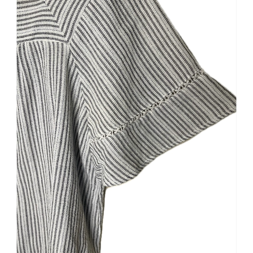 Universal Thread Black and White Striped Sleeve Blouse Women’s size Medium - Picture 4 of 8